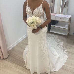 Never worn Wedding Dress